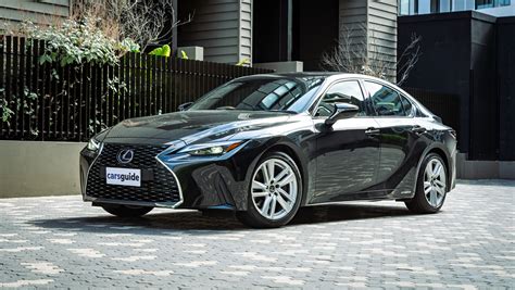 lexus ish  review luxury    cheapest  hybrid fare  town carsguide