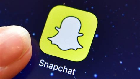 hertfordshire police officer sent sexual to teen on snapchat bbc news