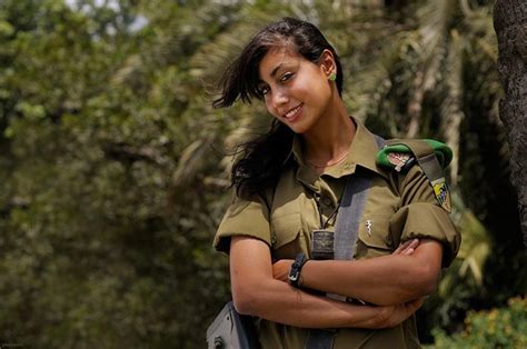 Warhistory Beautiful Female Soldiers Of Israeli Defence