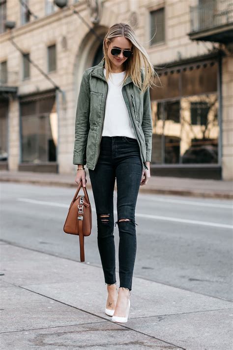 blonde woman wearing madewell fleet jacket green jacket