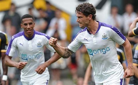 daryl janmaat looks set to stay at newcastle nufc the mag