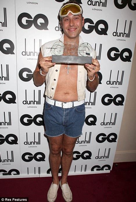 david walliams wins most stylish male at gq awards and