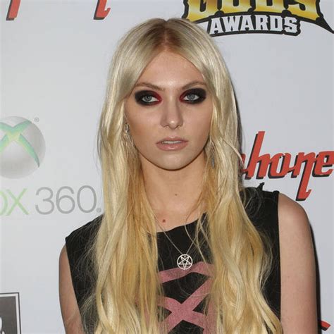 taylor momsen signs with top modelling agency celebrity news