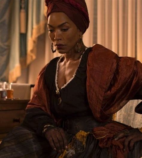 american horror story angela bassett and jessica lange return in