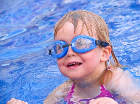 swimming kids   photo  freeimages