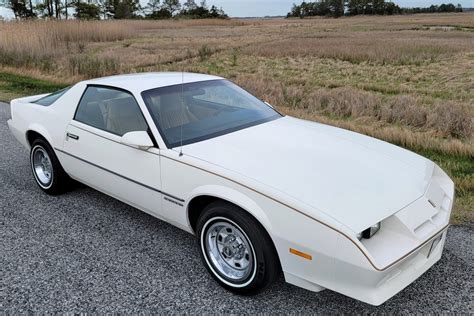 reserve  chevrolet camaro coupe  sale  bat auctions sold