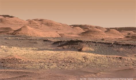 stunning  mars images  curiosity space earthsky