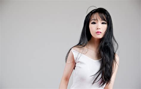 Hot Sexy Pictures Im Soo Yeon Korean Cute Model In White Mini Dress