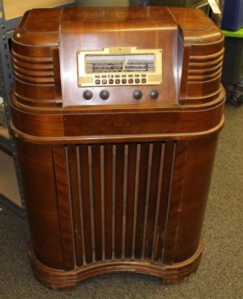 sold  auction philco radio