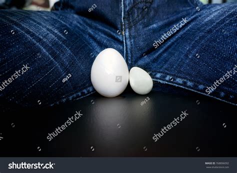 Male Testicles Form Chicken Eggs Between Stockfoto 768896092 Shutterstock