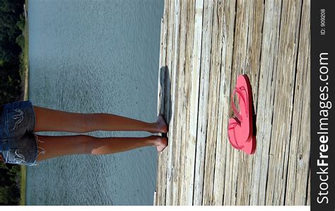 flip flops and legs free stock images and photos 909208