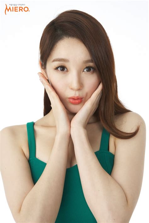 K Popアイドル Kang Min Kyung Davichi セクシー カメラ目線 顔アップ キス顔 唇 おっぱいの谷間 ムチムチ 高画質