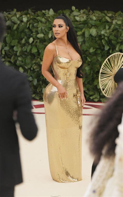 photos kim kardashian stuns at the met gala awards v o o g e