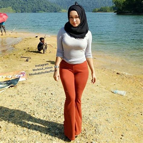 Gambar Mungkin Berisi Satu Orang Atau Lebih Orang