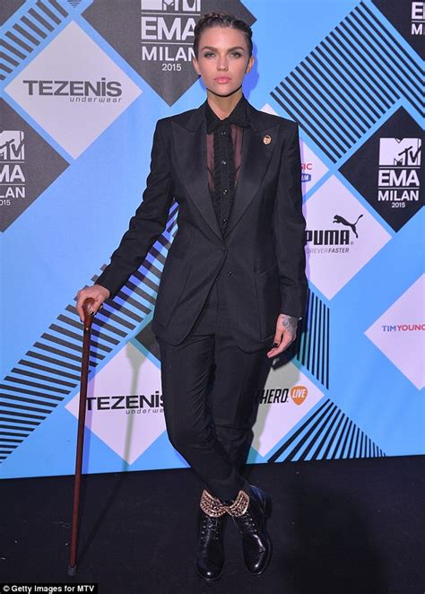 Mtv Ema 2015 Host Ruby Rose Reveals Why She S Used A Cane