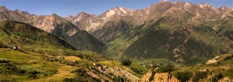 vakantie  de spaanse pyreneeen citytrip en reisinfo   trip