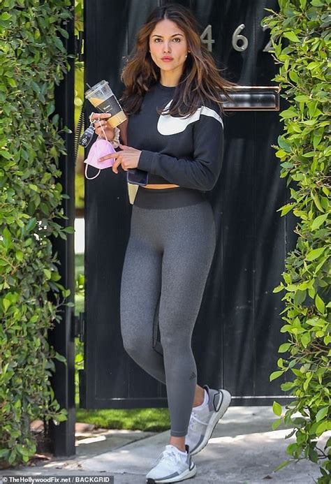 Eiza Gonzalez Flashes Her Midriff In A Crop Top As She Emerges From