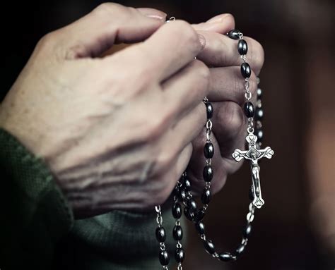 escuela de cofrades recomendaciones  rezar bien el santo rosario