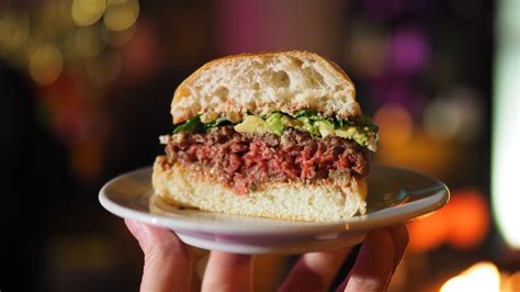 on a testé l impossible burger 2 0 le steak haché vegan qui veut