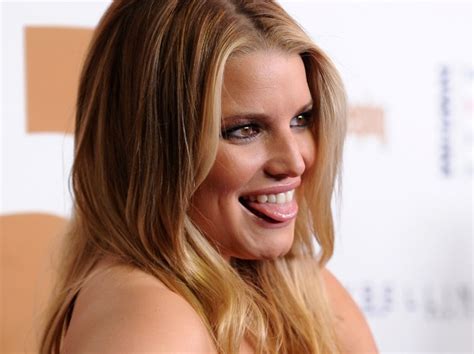 jessica simpson on her hair raising twitter uproar it s ‘so funny to