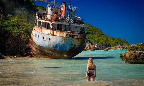 stunning famous shipwrecks wrecks   visit wanderlust