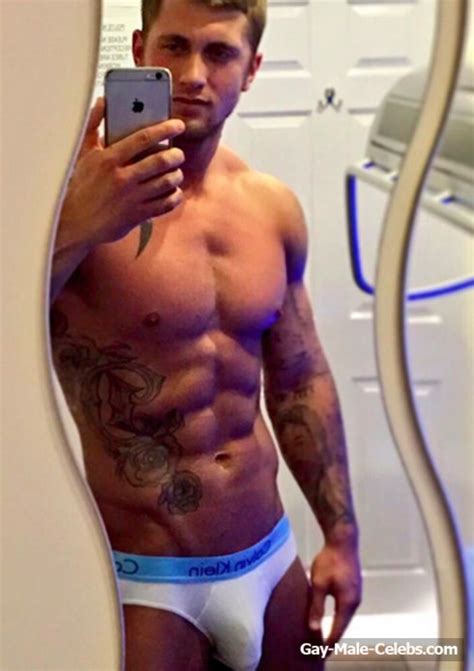 dan osborne leaked frontal nude and tight underwear selfie gay male