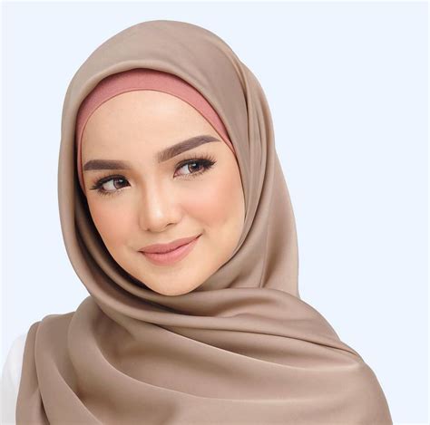 pin oleh binaa di hijab model pakaian hijab wanita model pakaian