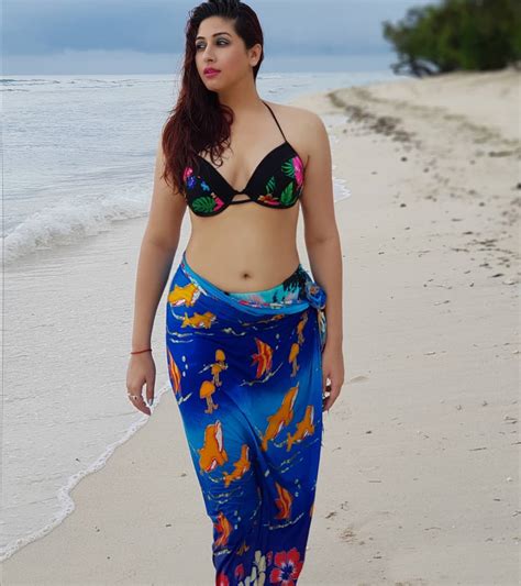 tv actress in bikini vahbiz dorabjee hot and spicy insta pics