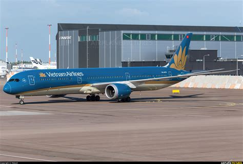 vn  vietnam airlines boeing   dreamliner  helsinki vantaa photo id