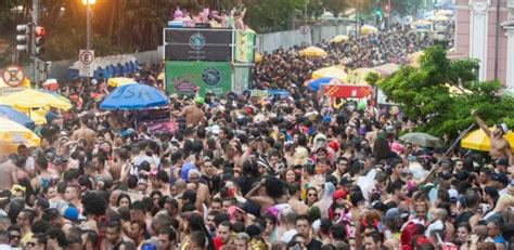 onde passar  carnaval  brasil  confira  opcoes  caia na folia
