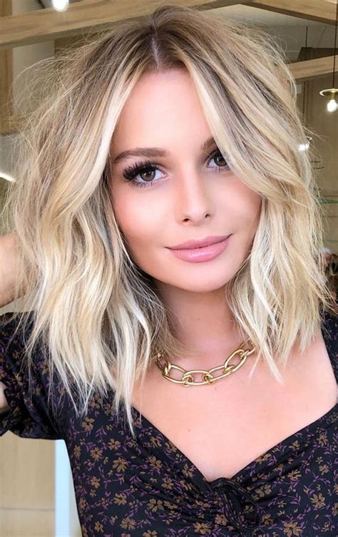31 Cute Short Haircuts And Hairstyles To Try In 2022 Wavy Short Blonde