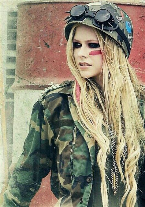 Avril Lavigne And Little Black Star Bild Avril Lavigne