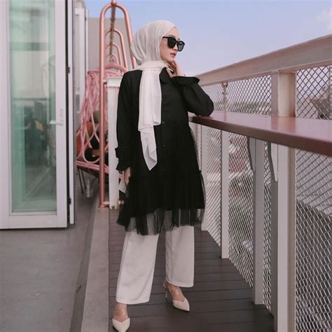 Suka Pakai Kulot? Coba Mix and Match dengan Model Atasan ini!