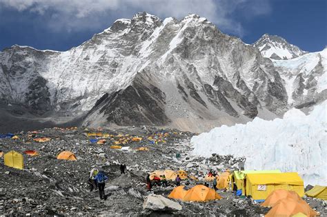 mount everest reopens  tourists  covid  spike