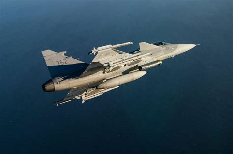 saab awarded  maintenance contract  swedish gripen fighter jets