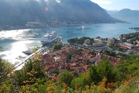 backpacking photographer kotor