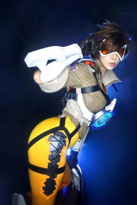 Tracer Cosplay By Tasha Overwatch Know Your Meme