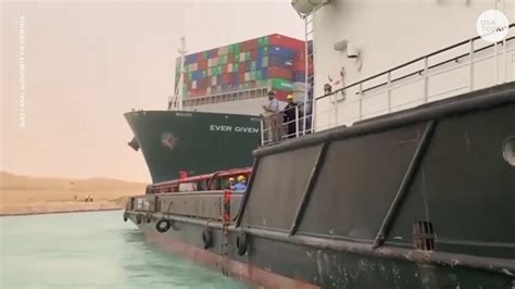 ship blocking egypt s suez canal ran aground after dust storm