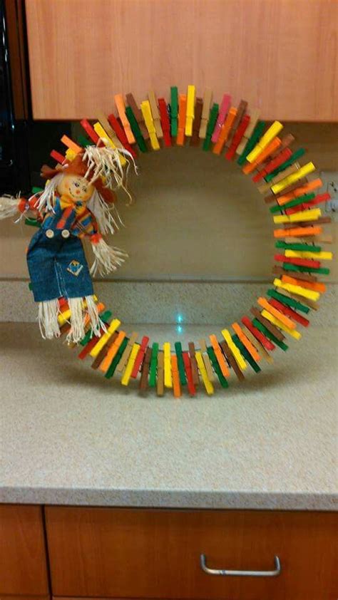 scarecrow clothespin wreath for fall of 2017 craft show clothes pin