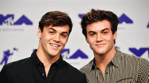Here S How To Tell The Dolan Twins Apart
