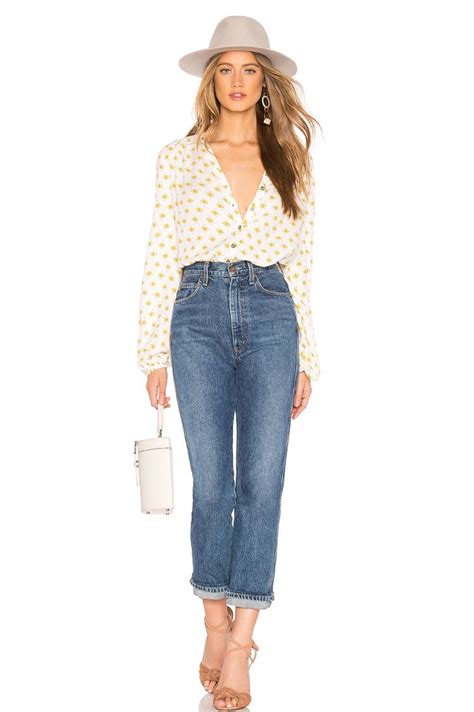 Pin By Alexandra Preda On Simpe Cool Mom Jeans Fashion Levi Jeans