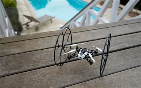 parrot drone rolling spider le minidrone pas cher ideal pour les petits budgets leptidrone