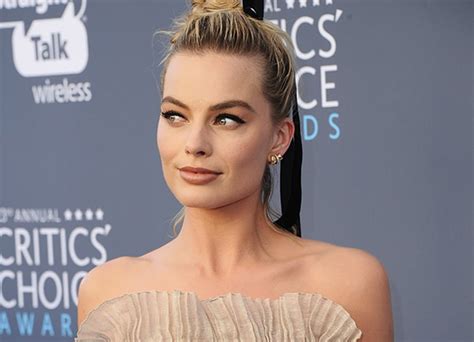 Here S How To Get Margot Robbie S French Girl Beauty Look