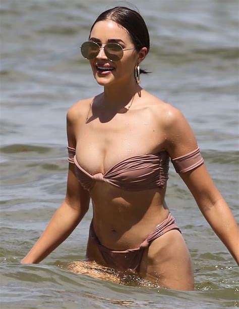 【画像】”世界で最も美しい女性” 、マ コが食い込んだ水着でビーチに現るww ポッカキット