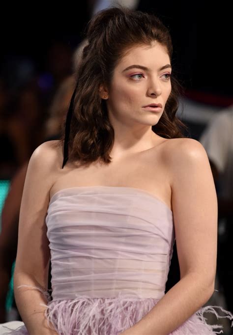 lorde celebrity hair and makeup at the 2017 mtv video music awards popsugar beauty uk photo 5