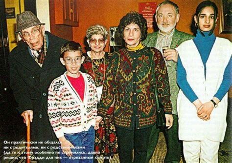 Bomi 1͟9͟0͟8͟ 2͟0͟0͟3͟ And Jer Bulsara With Their Daughter Kashmira
