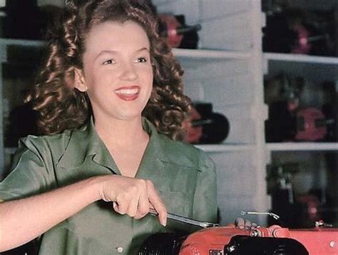 18 amazing pictures of marilyn monroe you ve never seen
