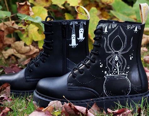 dr martens season   witch haunting combat boots usa check shoes instagram fashion