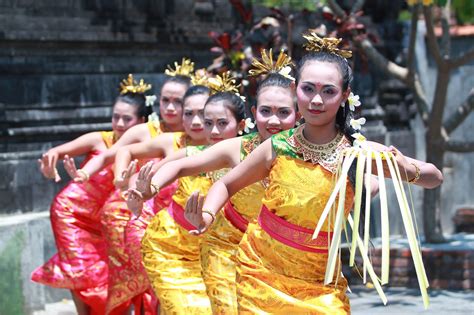 Mengenal Keunikan Tari Pendet Tarian Pemujaan Dari Bali