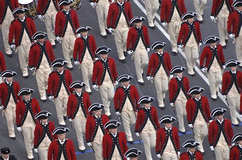 images crowd military usa historic drum parade team race track soldiers fife